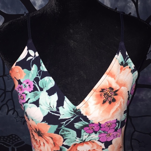 Kimcine Curve Floral Bodycon Dress - Picture 4 of 10